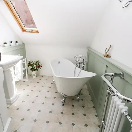 Regent House Apartment *