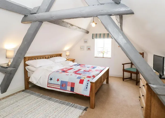 Regent House 公寓 *